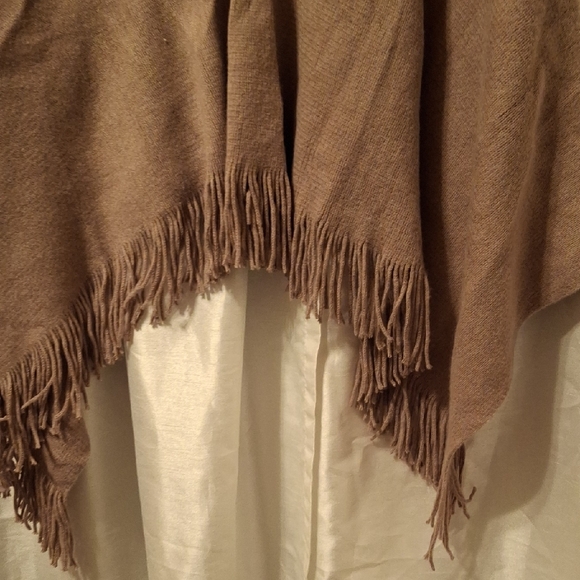 Echo Tan Fringed Women's Poncho One Size - Picture 9 of 9
